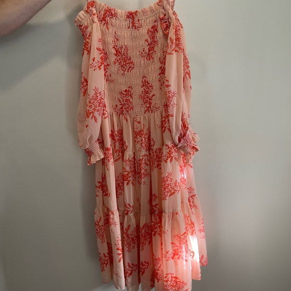 Elegant Pink Floral Dress - Picture 4 of 5